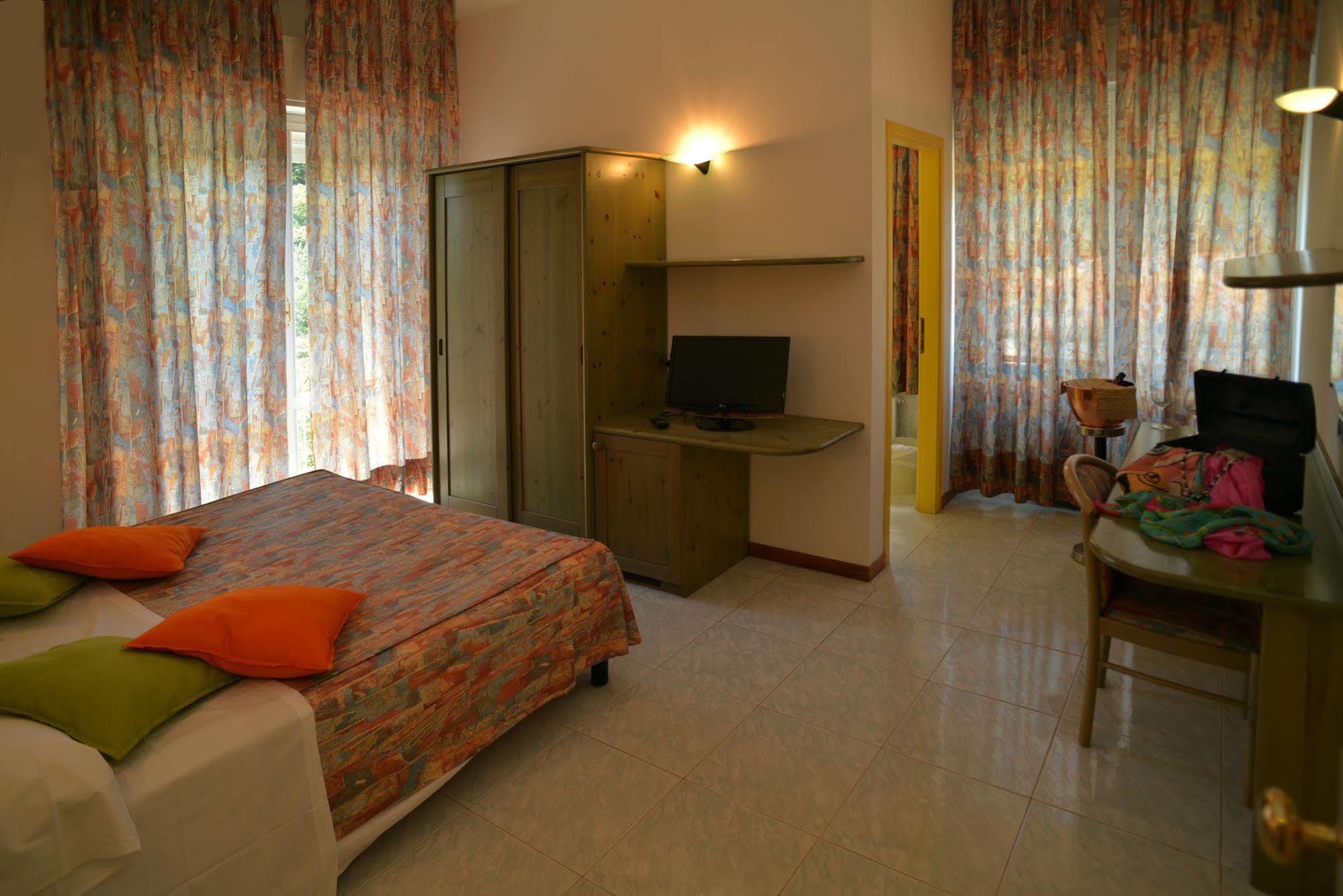 Hotel Salus Sant'Andrea Bagni Ngoại thất bức ảnh